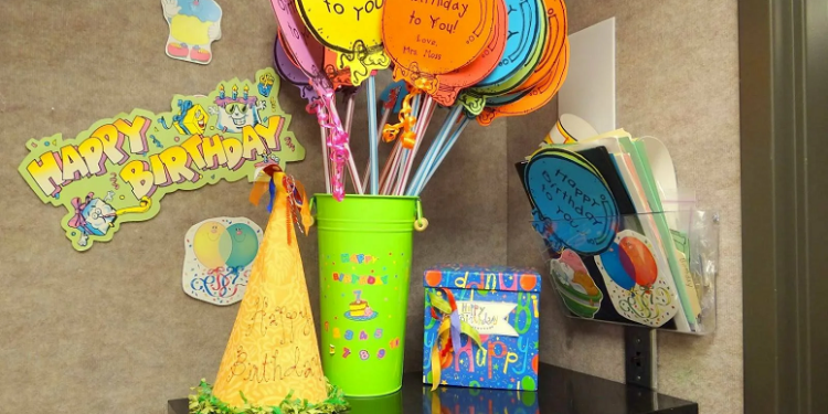 Правила поздравления на рабочем месте подарки для сослуживцев