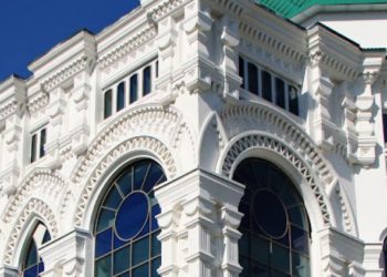 Главные достоинства фасадного декора из стеклофибробетона и правила его установки