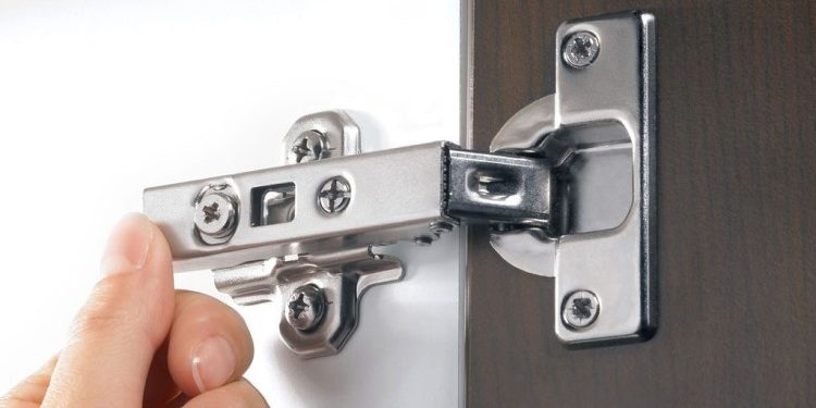Пошаговая инструкция по регулировке дверей: каким правилам следовать