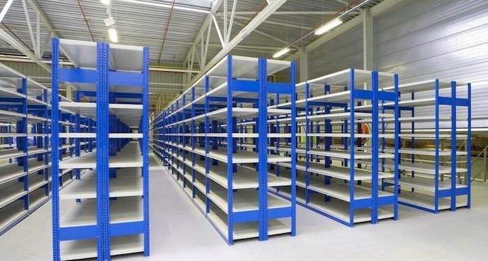 Металлические складские стеллажи: основные параметры и применение