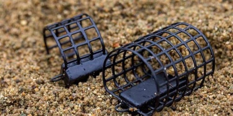 Разновидности кормушек для рыбалки и полезные советы по их выбору