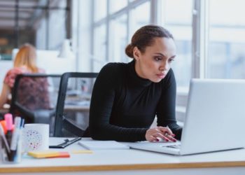 Почему стоит найти работу за пределами родной страны и как это сделать