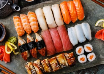 Какие ингредиенты необходимы для приготовления суши в домашних условиях