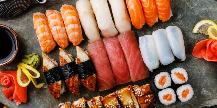 Какие ингредиенты необходимы для приготовления суши в домашних условиях