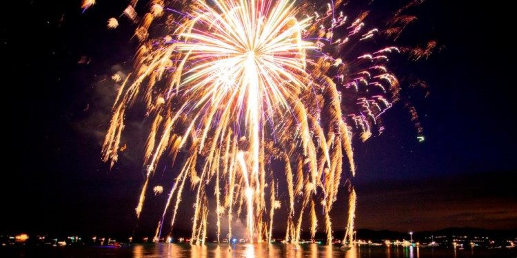 Как осуществляется установка салютов: основные правила