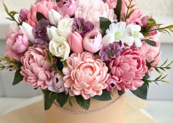 Как составить красивый букет в коробке: полезные советы по выбору цветов