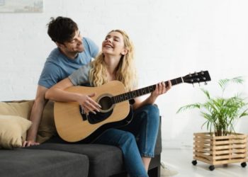 Какую музыку слушать для поднятия настроения: полезные советы по ее выбору