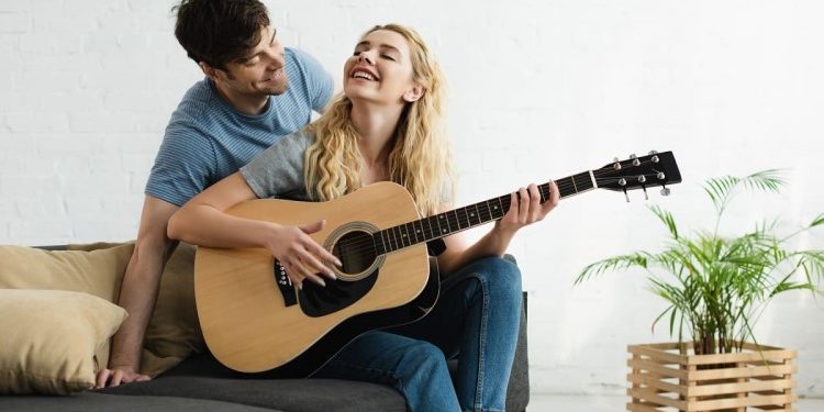 Какую музыку слушать для поднятия настроения: полезные советы по ее выбору