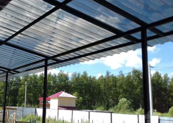 Преимущества профилированного поликарбоната и особенности его использования