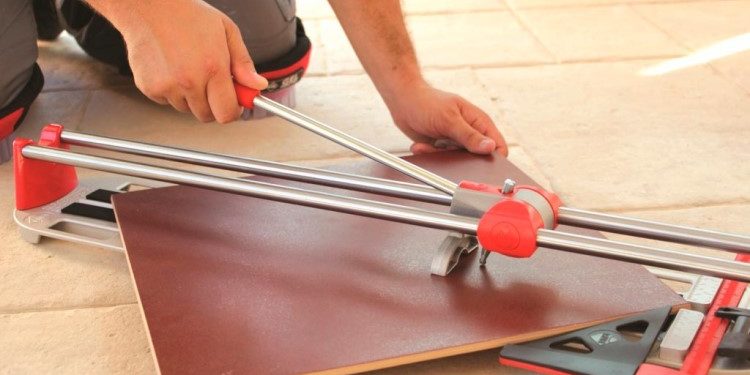 Полезные советы по выбору ручного плиткореза: на какие нюансы обратить внимание