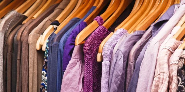 Что нужно, чтобы начать зарабатывать на продаже одежды: полезные советы