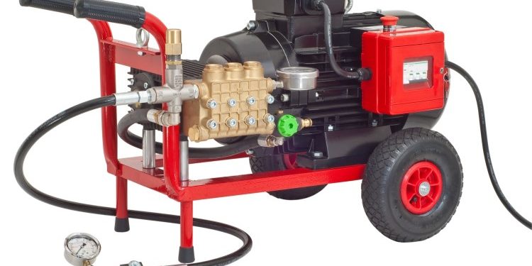 Что представляет собой электрический опрессовочный насос: его особенности