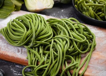 Готовим вкусную шпинатную лапшу: какие ингредиенты потребуются