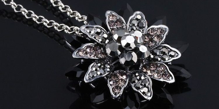 Что нужно знать о ювелирных украшениях Kenzo: их особенности