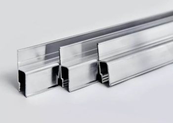 Как осуществляется монтаж алюминиевого профиля для натяжного потолка