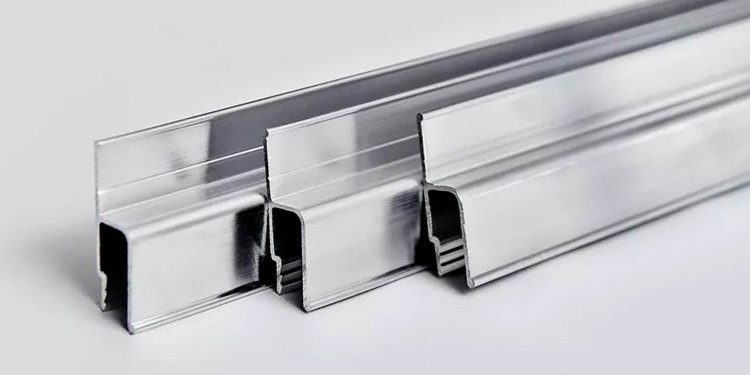 Как осуществляется монтаж алюминиевого профиля для натяжного потолка