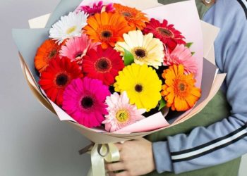 Интересные идеи оформления букета из гербер: чем дополнить композицию