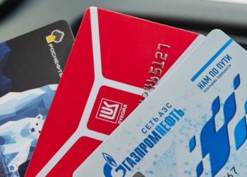 Как юридическому лицу оформить топливную карту: полезные советы