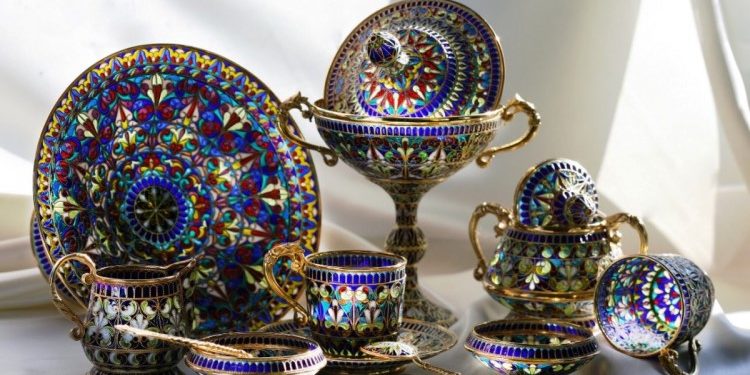 Чем элитный фарфор отличается от обычного и какими преимуществами он обладает