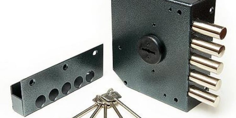 Как и где можно приобрести качественные гаражные замки: полезные советы