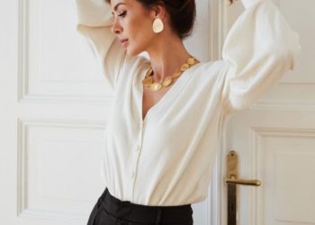 Какие женские блузы актуальны в этом сезоне: полезные советы по их выбору