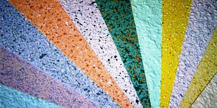 Как осуществляется нанесение жидких обоев на стены: правила работы