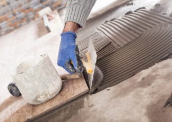 Полезные советы по выбору клея для укладки плитки: каким требованиям она должна соответствовать