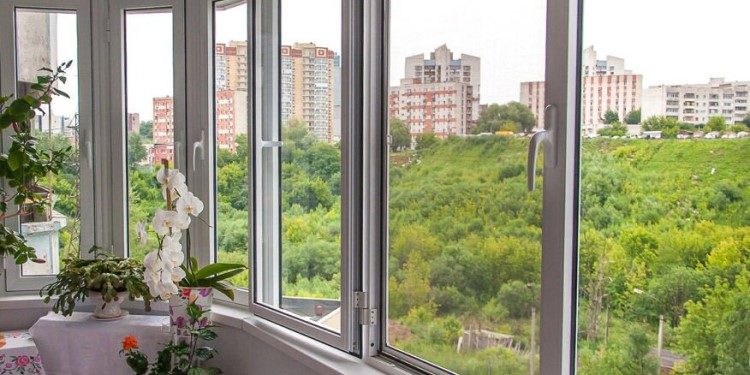 Преимущества пластиковых балконов и правила их установки