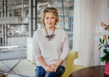 В чем заключается причина отъезда Анастасии Татуловой из России