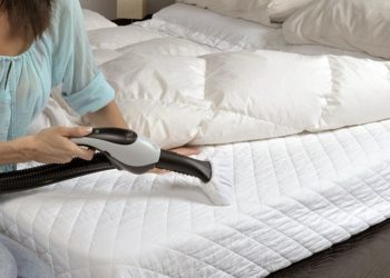 Основные способы чистки пружинных матрасов: какой выбрать и почему