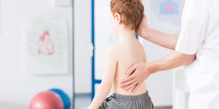Чем опасен сколиоз у ребенка и как действовать для его профилактики