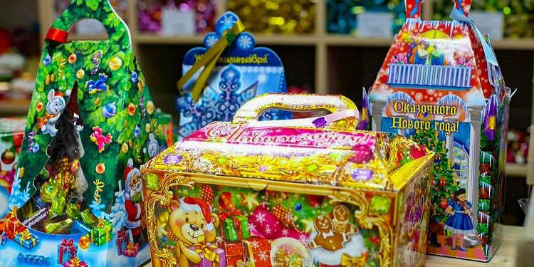 Как выбрать хороший сладкий новогодний подарок для ребенка: полезные советы