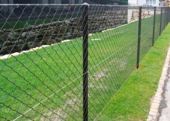 Преимущества использования сетки рабица для строительства забора