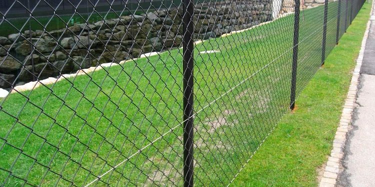 Преимущества использования сетки рабица для строительства забора