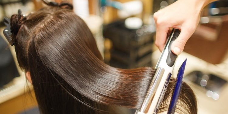 Переваги використання засобів для випрямлення волосся: що саме обрати