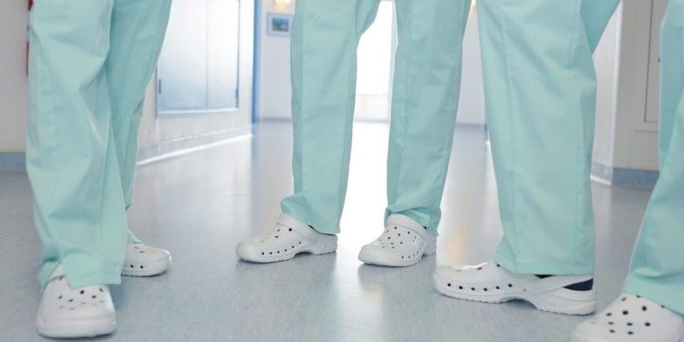 Выбираем медицинские крокс: каким требованиям они должны соответствовать