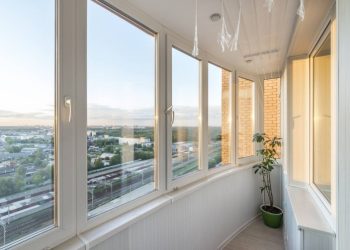 Из каких этапов состоит процесс остекления балконов в Запорожье: его особенности