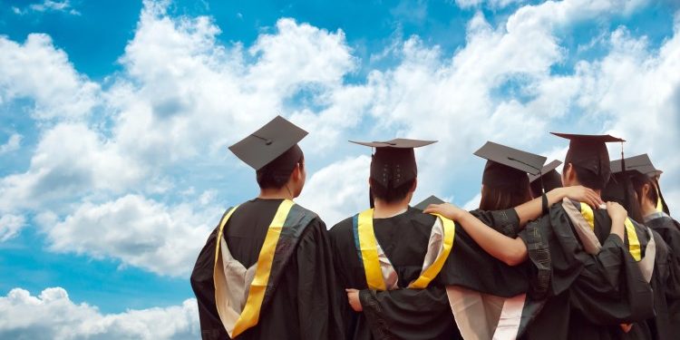 Важно ли наличие степени магистра при поиске работы и как ее быстро получить