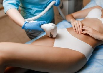 Як проводиться лазерна епіляція: основні відомості про процедуру