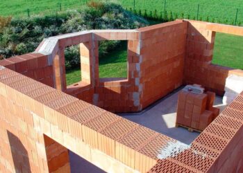 Преимущества использования керамических блоков для строительства дома