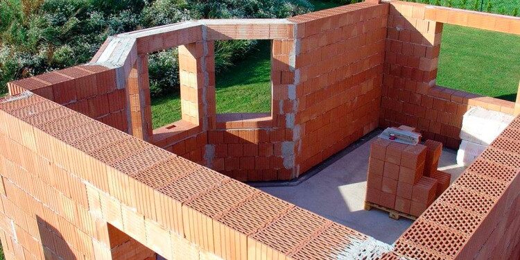 Преимущества использования керамических блоков для строительства дома