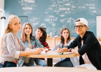 В каких случаях лучше писать курсовую самостоятельно, а в каких — заказать ее