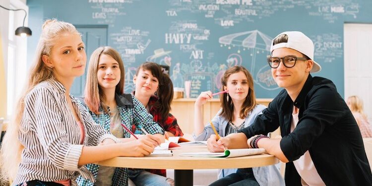 В каких случаях лучше писать курсовую самостоятельно, а в каких — заказать ее