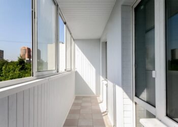 Переваги використання металопластикових вікон для скління балконів в Одесі