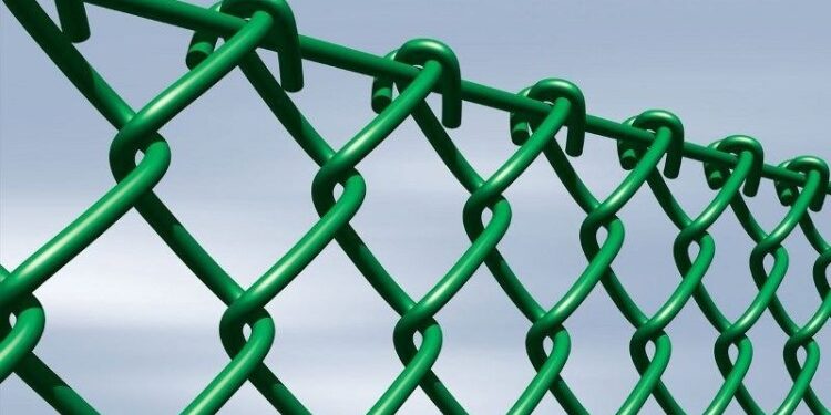 Покрокова інструкція по установці забору-сітки: яких правил дотримуватися