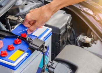 Перелік вимог до автомобільного акумулятора: яким він повинен бути