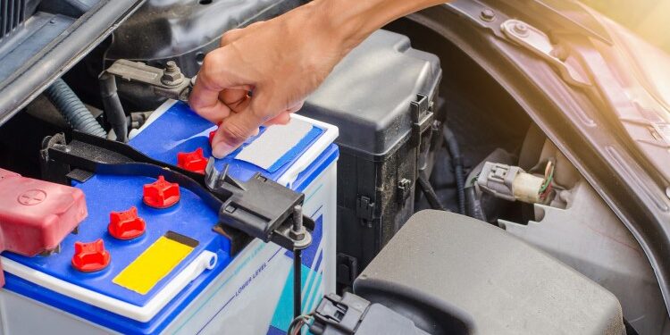 Перелік вимог до автомобільного акумулятора: яким він повинен бути