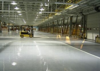 Технология устройства бетонного пола для промышленности: что нужно знать