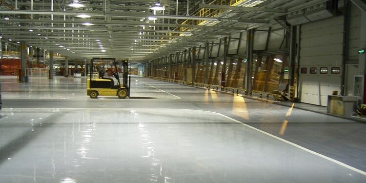 Технология устройства бетонного пола для промышленности: что нужно знать