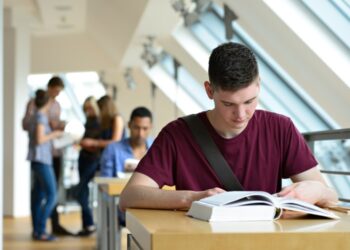 Наскільки важлива дипломна робота і чи можна придбати її, а не писати самостійно